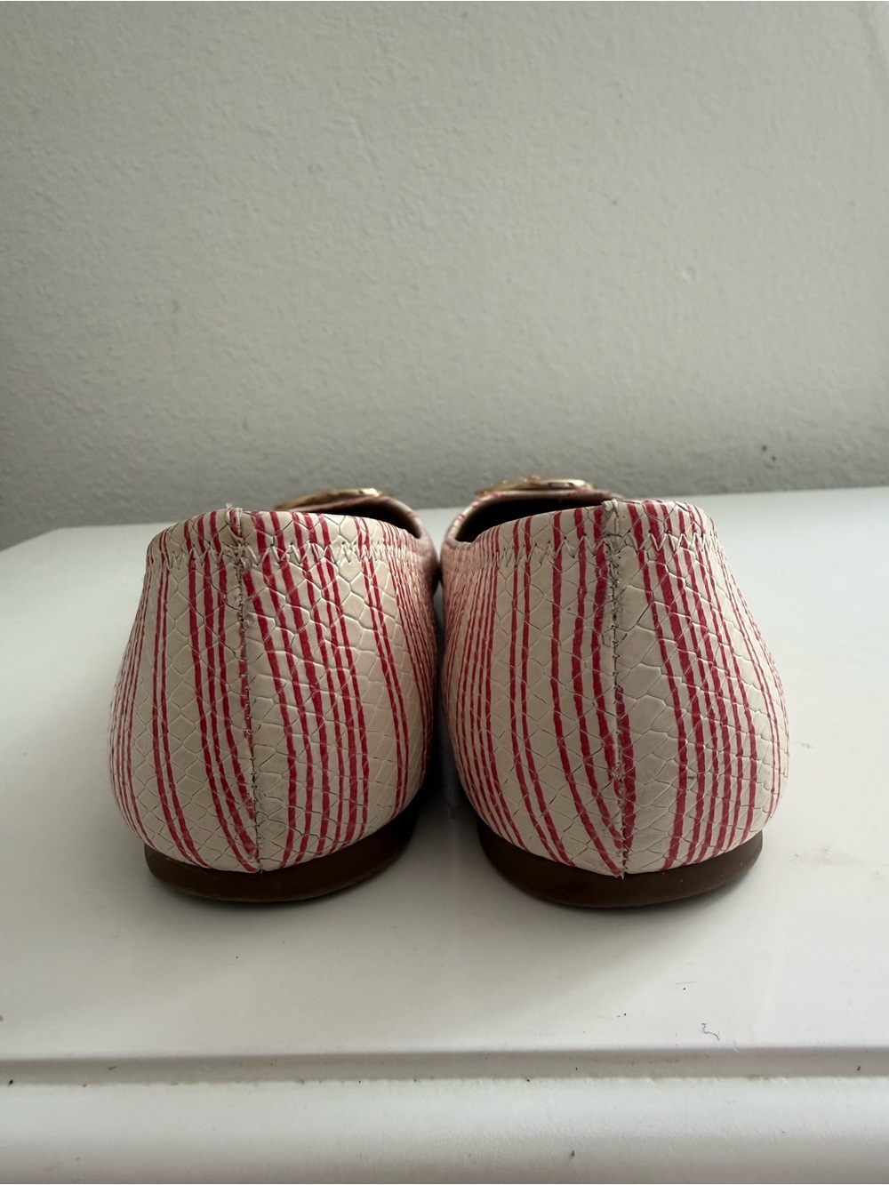 Tory Burch Reva size 7.5 Cream & Pink Striped Logo Ballet Flats - Picture 6 of 6